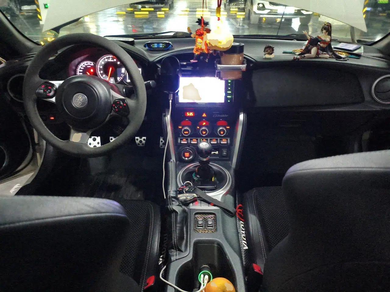 Toyota 86 2017 2.0L Manual Luxury Version — миниатюра 9