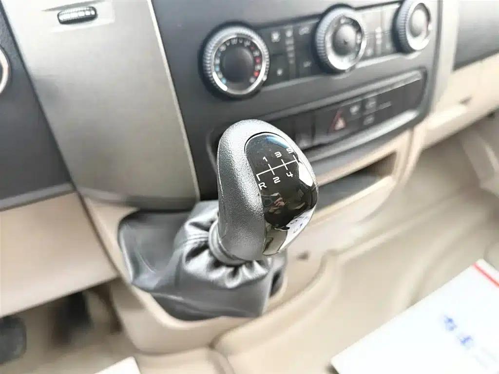 Sprinter 2012 2.1T Luxury Touring Mid-Wheelbase Edition — миниатюра 11