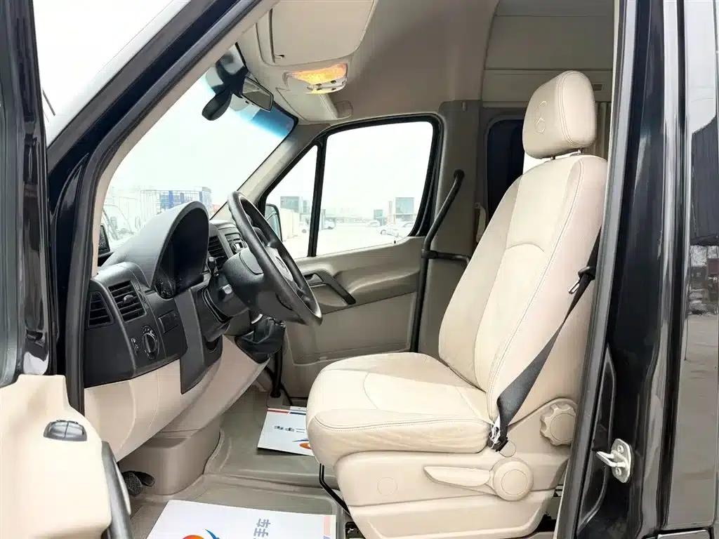 Sprinter 2012 2.1T Luxury Touring Mid-Wheelbase Edition — миниатюра 4