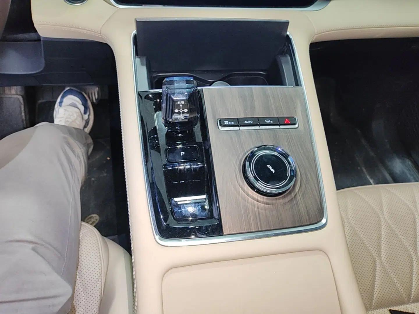 Geely Auto Monjaro L 2025 Dongfang Yao 2.0TD Automatic Jinzhao Edition — миниатюра 16