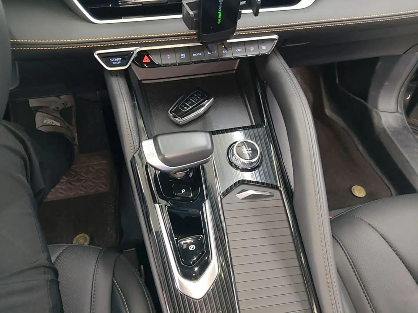 Geely Auto Monjaro L 2024 2.0TD DCT EVO Two-Wheel Drive Long-Range Version — миниатюра 16