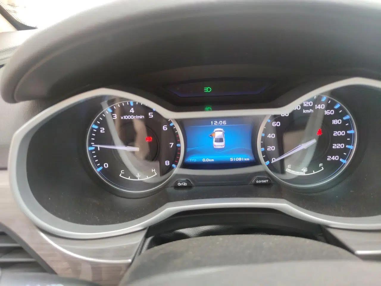 Geely Auto Emgrand 2017 Sedan Million Edition 1.5L Manual Luxury Model — миниатюра 11