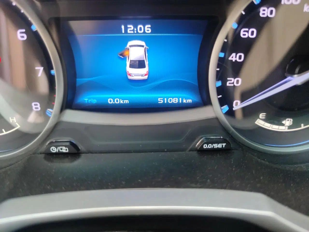 Geely Auto Emgrand 2017 Sedan Million Edition 1.5L Manual Luxury Model — миниатюра 12