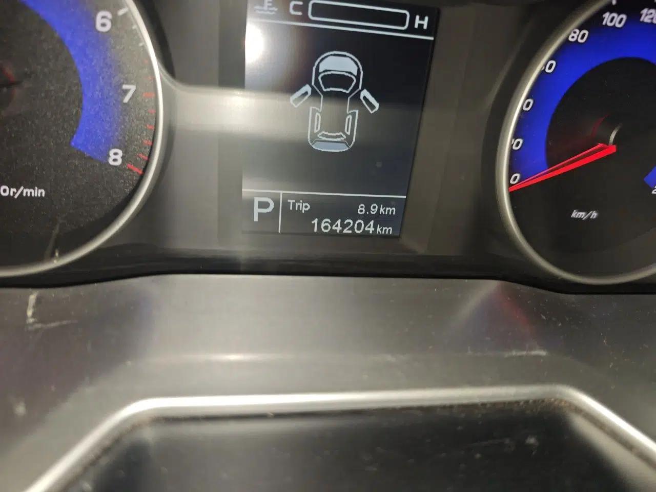 Geely Auto Emgrand 2016 Sedan 1.5L CVT Upward Version — миниатюра 12