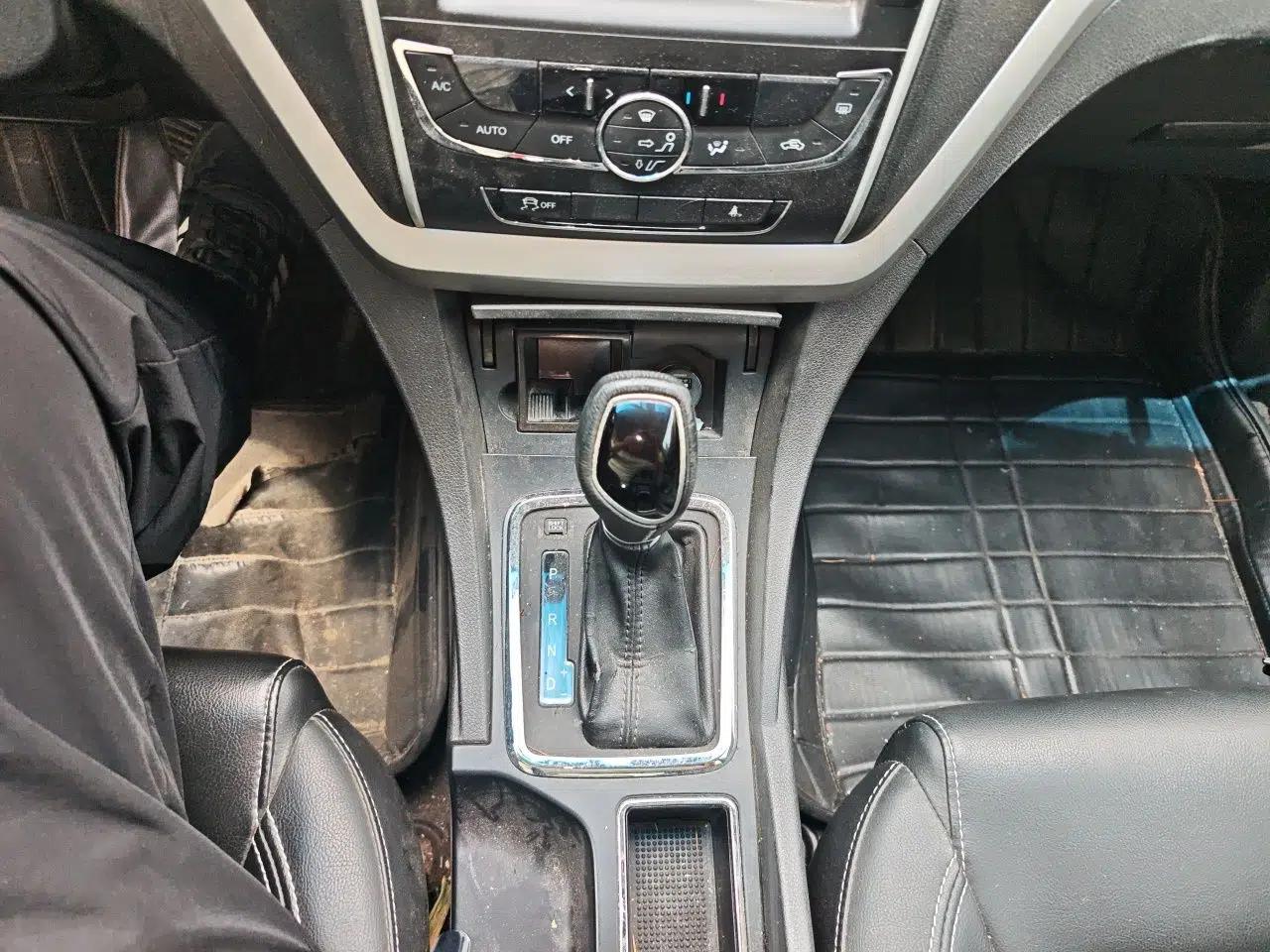 Geely Auto Emgrand 2016 Sedan 1.5L CVT Upward Version — миниатюра 11