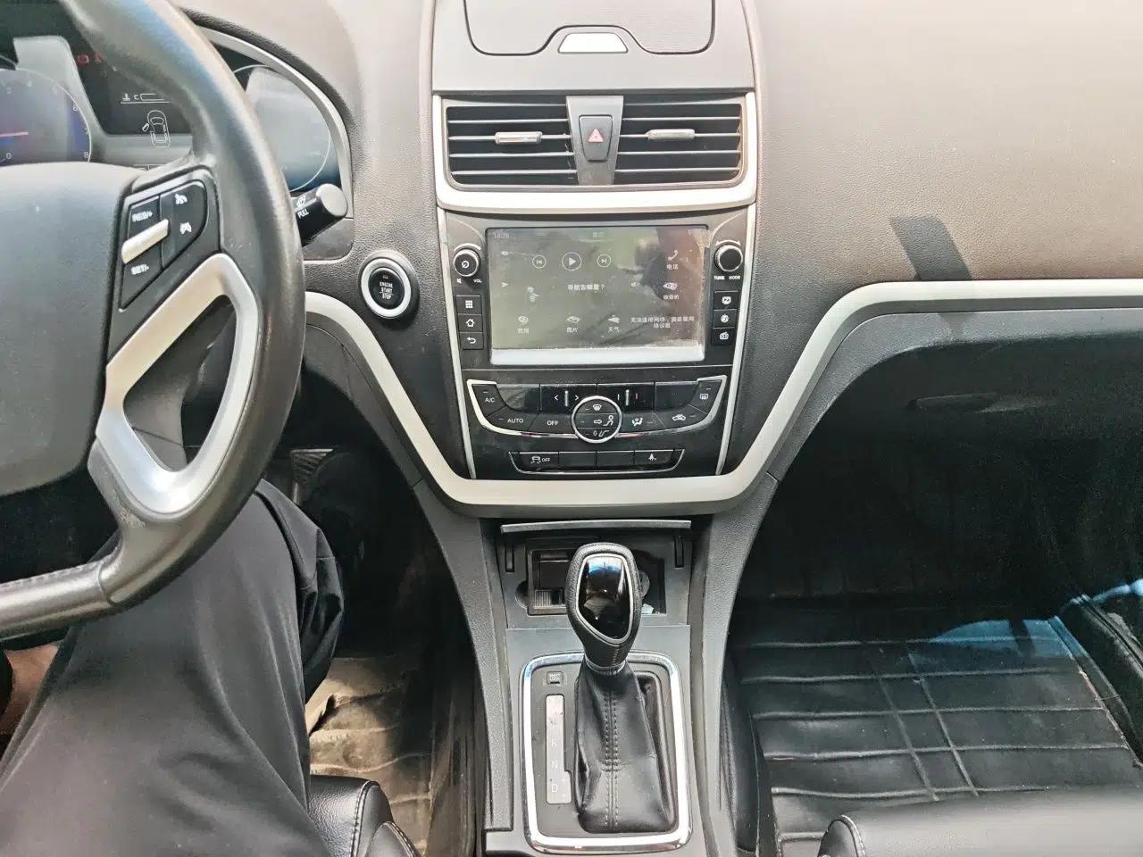 Geely Auto Emgrand 2016 Sedan 1.5L CVT Upward Version — миниатюра 10