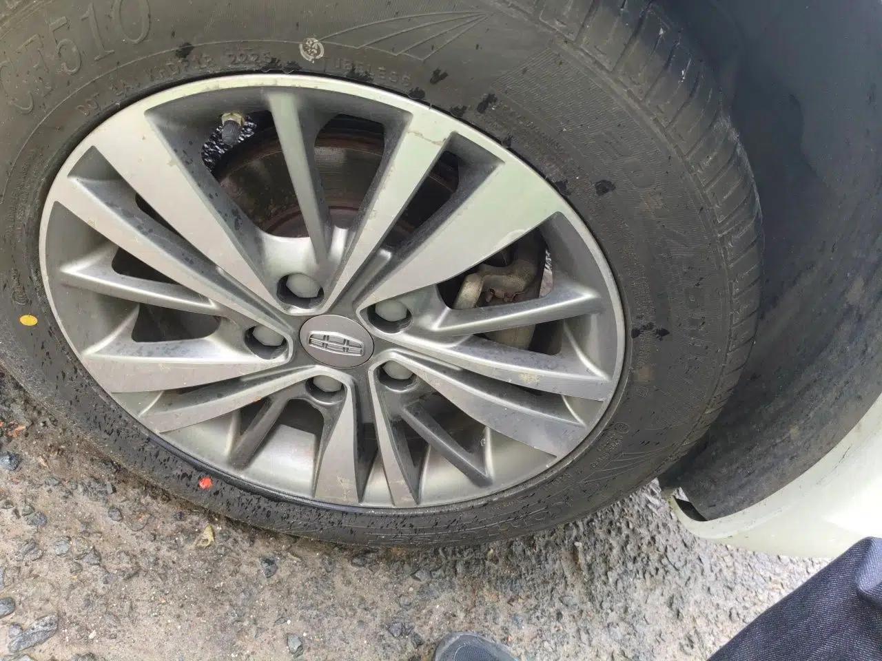 Geely Auto Emgrand 2018 1.5L Manual Upward Connect Edition — миниатюра 8