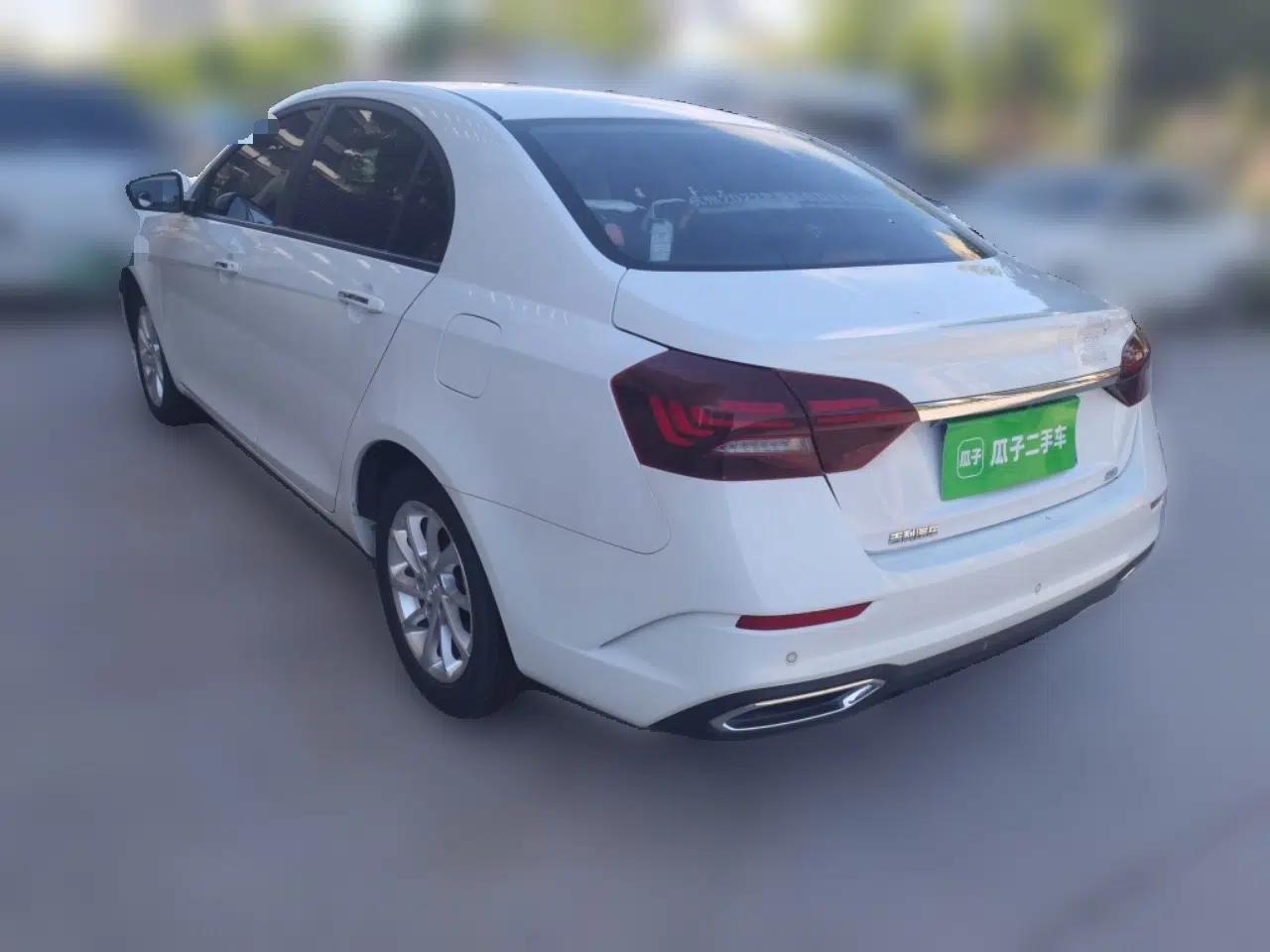 Geely Auto Emgrand 2021 UP 1.5L Manual Luxury Model — миниатюра 4