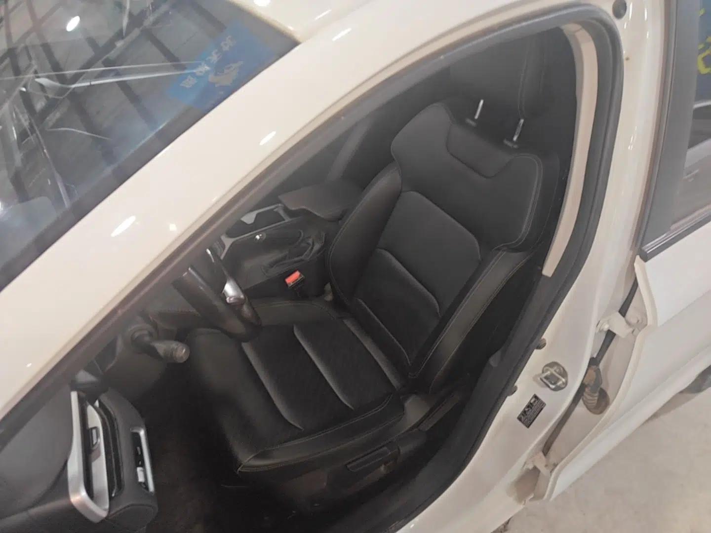 Geely Auto Emgrand 2022 4th Generation 1.5L Manual Elite Model — миниатюра 17