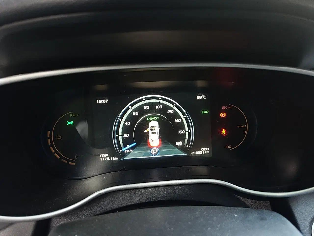 Geely Auto Emgrand New Energy 2018 EV450 Ambition Model — миниатюра 11