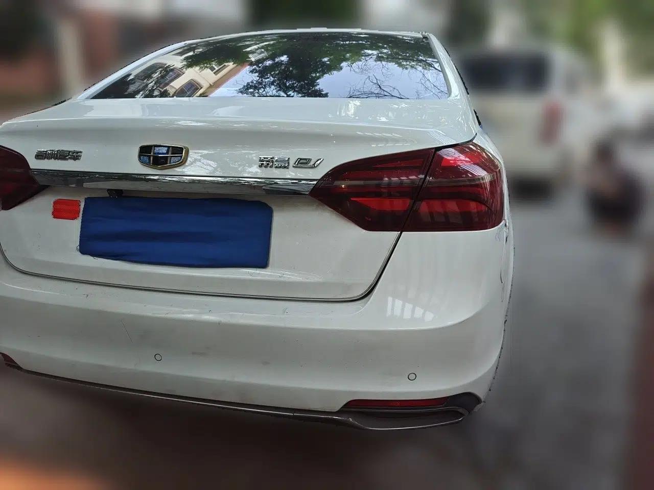 Geely Auto Emgrand New Energy 2018 EV450 Ambition Model — миниатюра 6