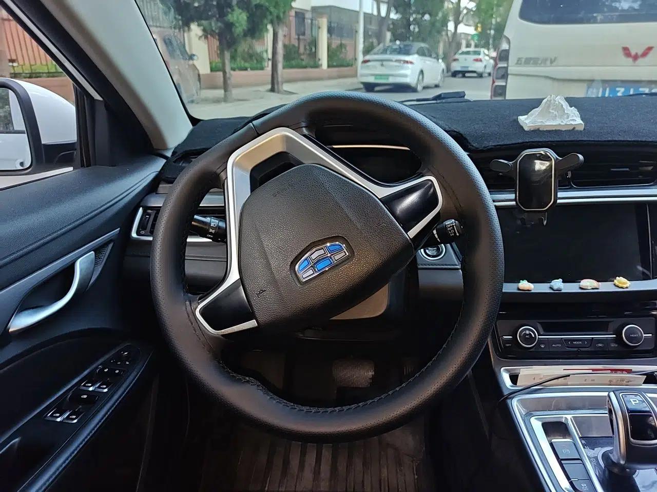 Geely Auto Emgrand New Energy 2018 EV450 Ambition Model — миниатюра 10