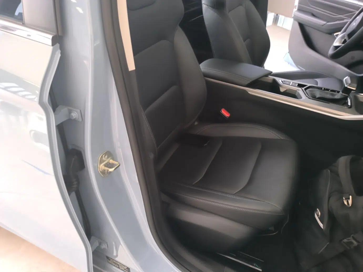 Geely Auto Emgrand 2023 4th Generation Champion Edition 1.5L CVT Prestige Model — миниатюра 19
