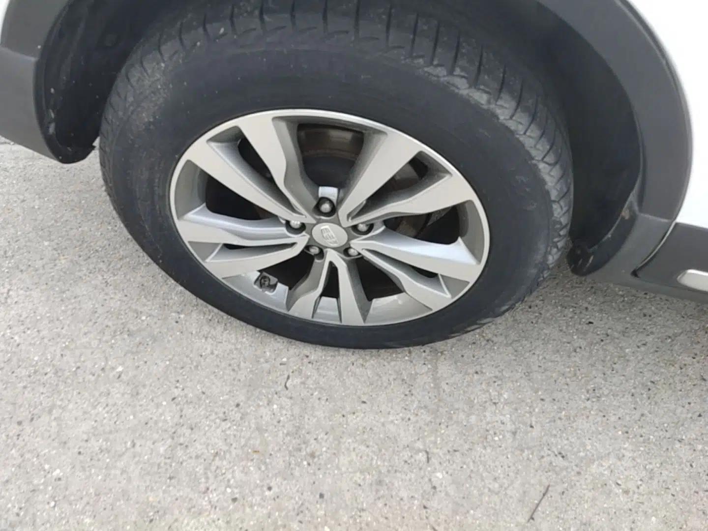 Geely Auto Emgrand X7 Sport 2016 2.0L Manual ZhiShang Version — миниатюра 16
