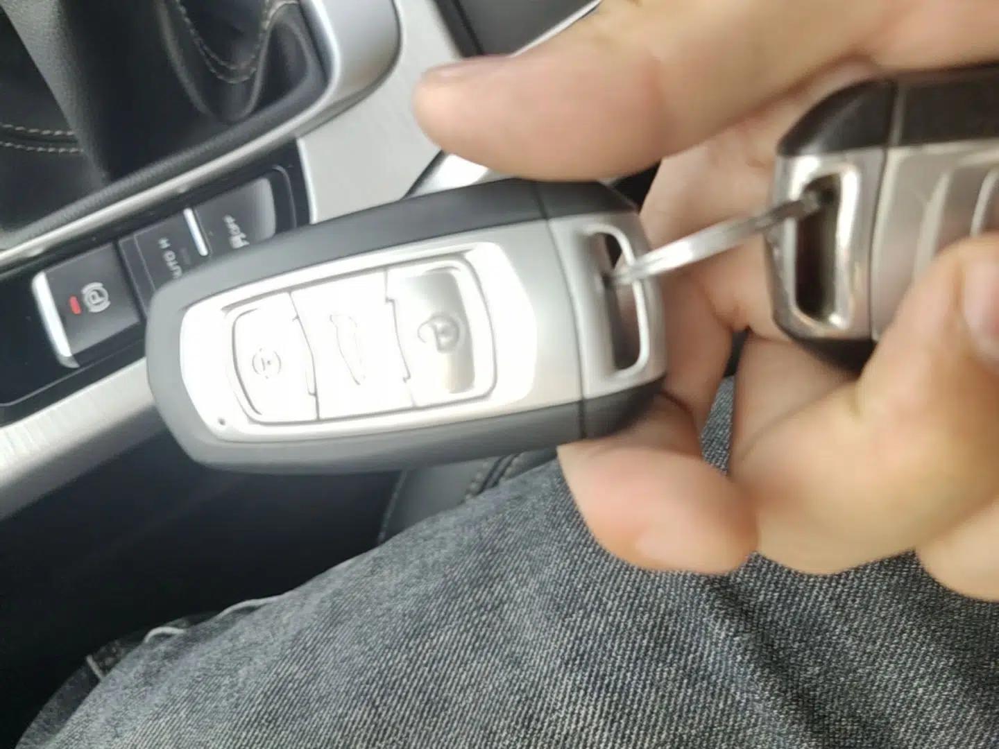 Geely Auto Emgrand X7 Sport 2016 2.0L Manual ZhiShang Version — миниатюра 28