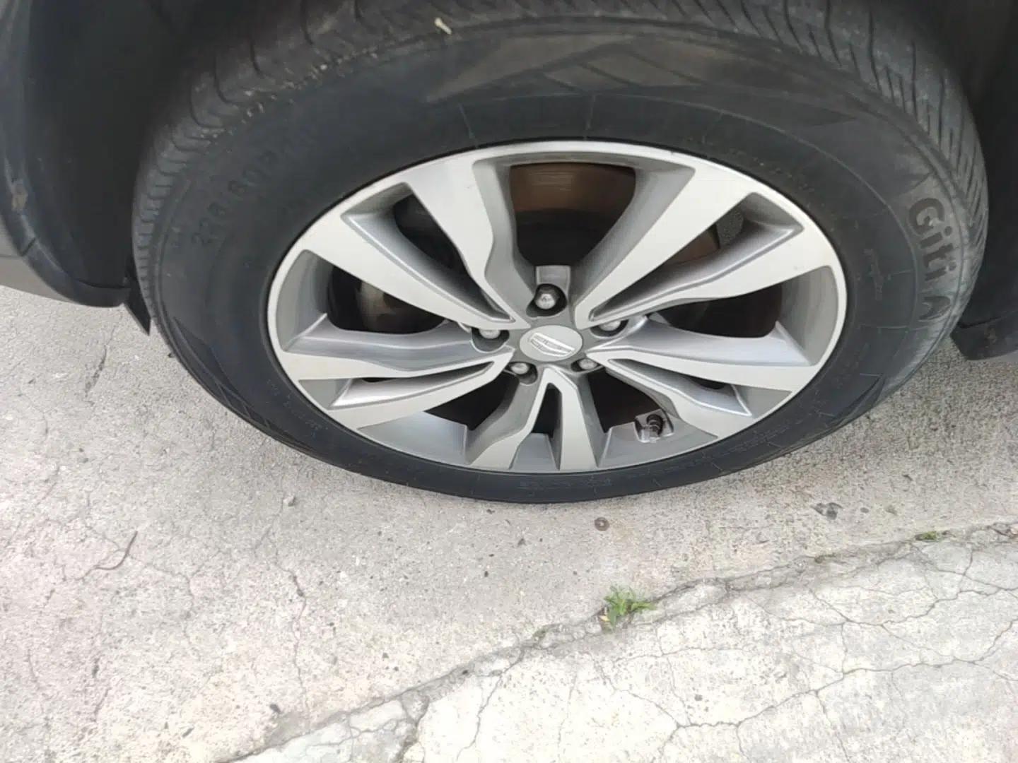 Geely Auto Emgrand X7 Sport 2016 2.0L Manual ZhiShang Version — миниатюра 10