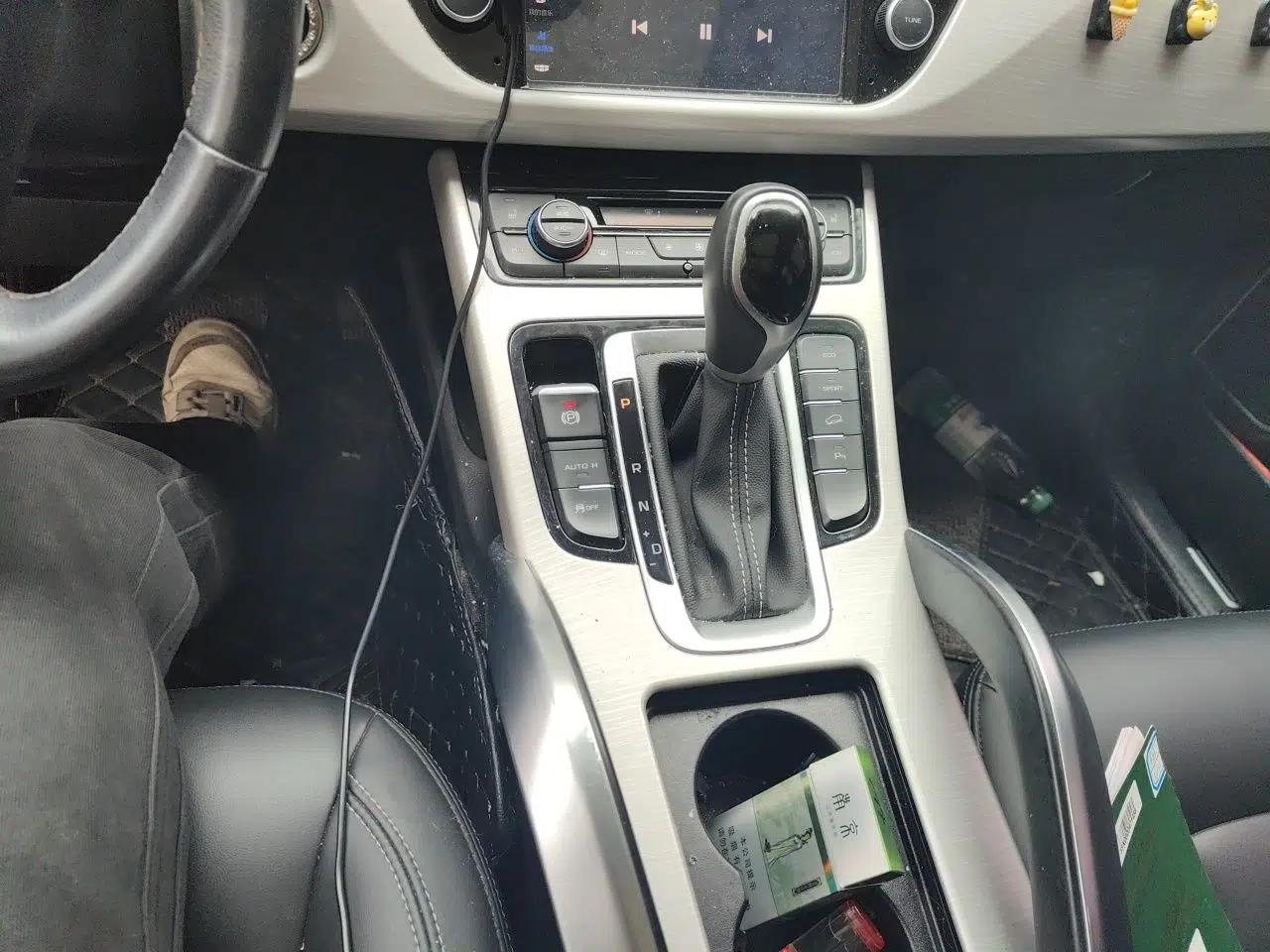 Geely Auto Emgrand X7 Sport 2018 1.8TD Automatic Two-Wheel Drive Smart Connect 4G Internet Edition — миниатюра 14