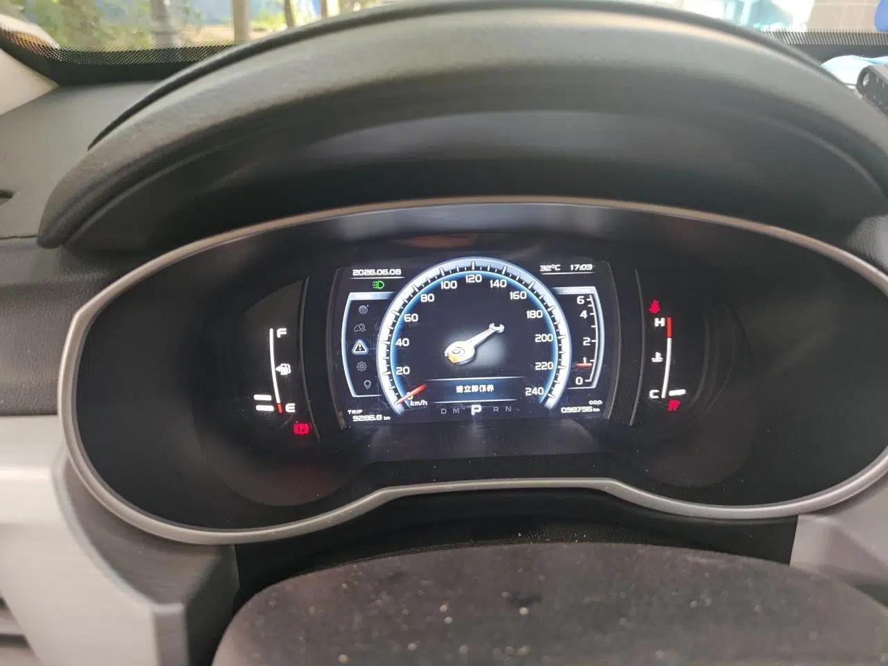 Geely Auto Emgrand X7 Sport 2016 1.8TD Automatic ZhiShang Model — миниатюра 11
