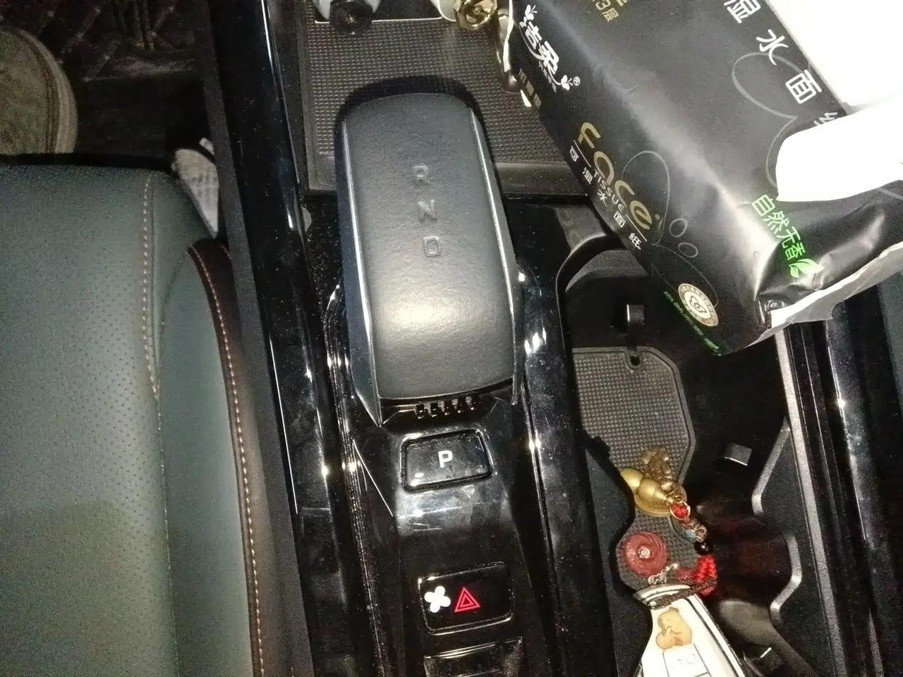 Geely Auto Emgrand X7 Sport 2024 1.5TD Dragon Edition — миниатюра 14