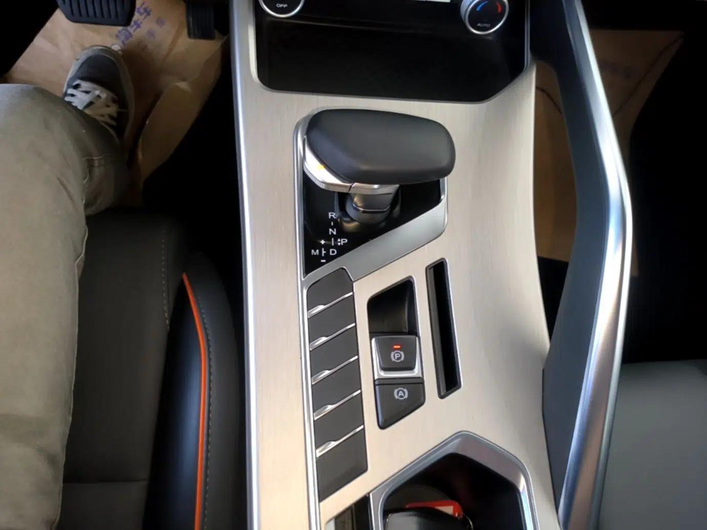 Geely Auto Coolray 2024 1.5T DCT Longteng Edition — миниатюра 16
