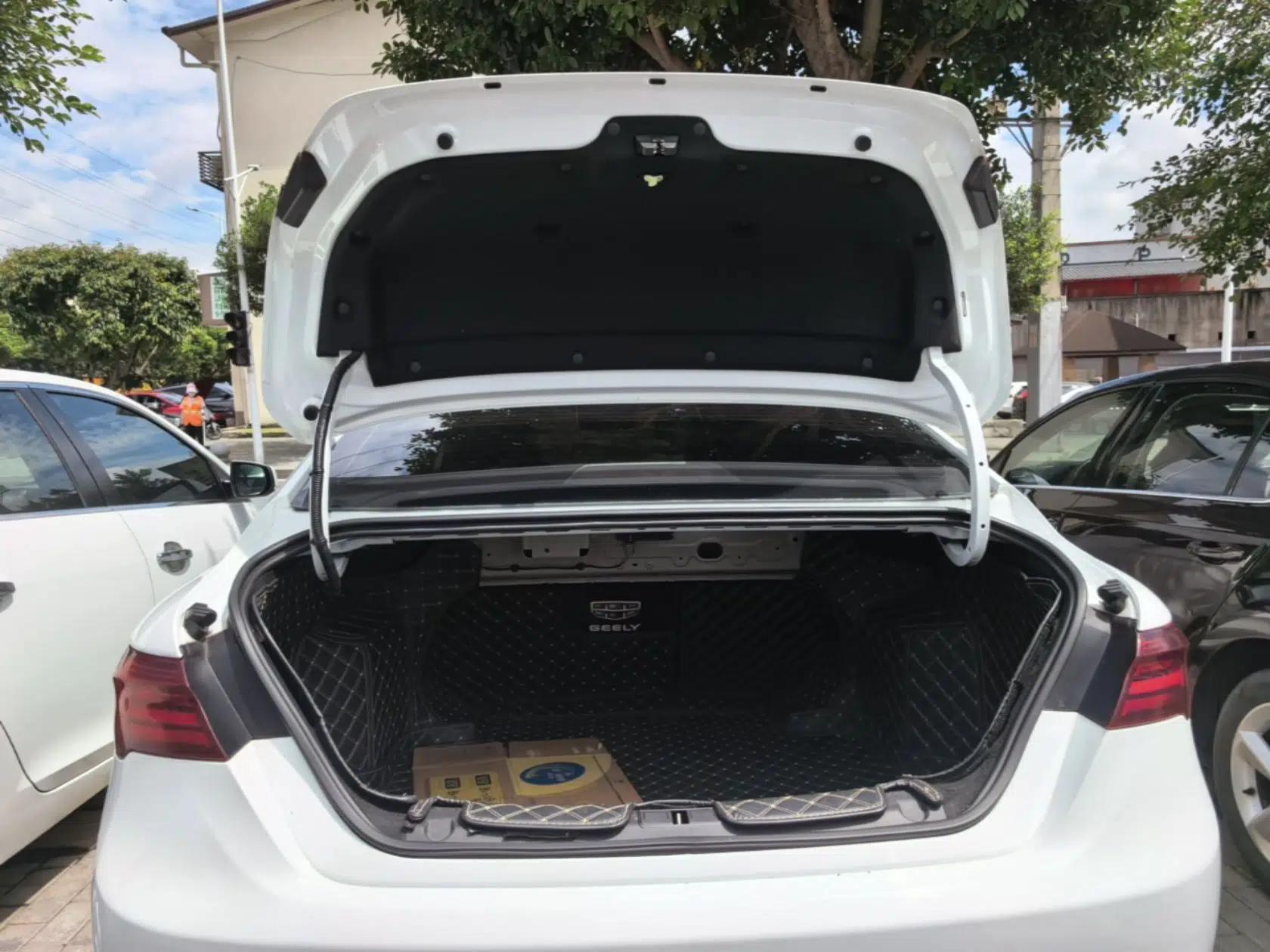 Geely Auto Binray 2021 1.4T CVT F-Sport Edition — миниатюра 22