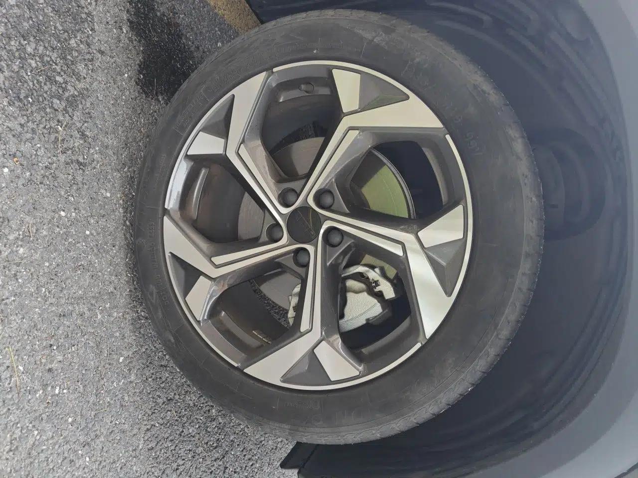 Geely Auto FX11 2023 1.5TD DCT Prestige Edition — миниатюра 8