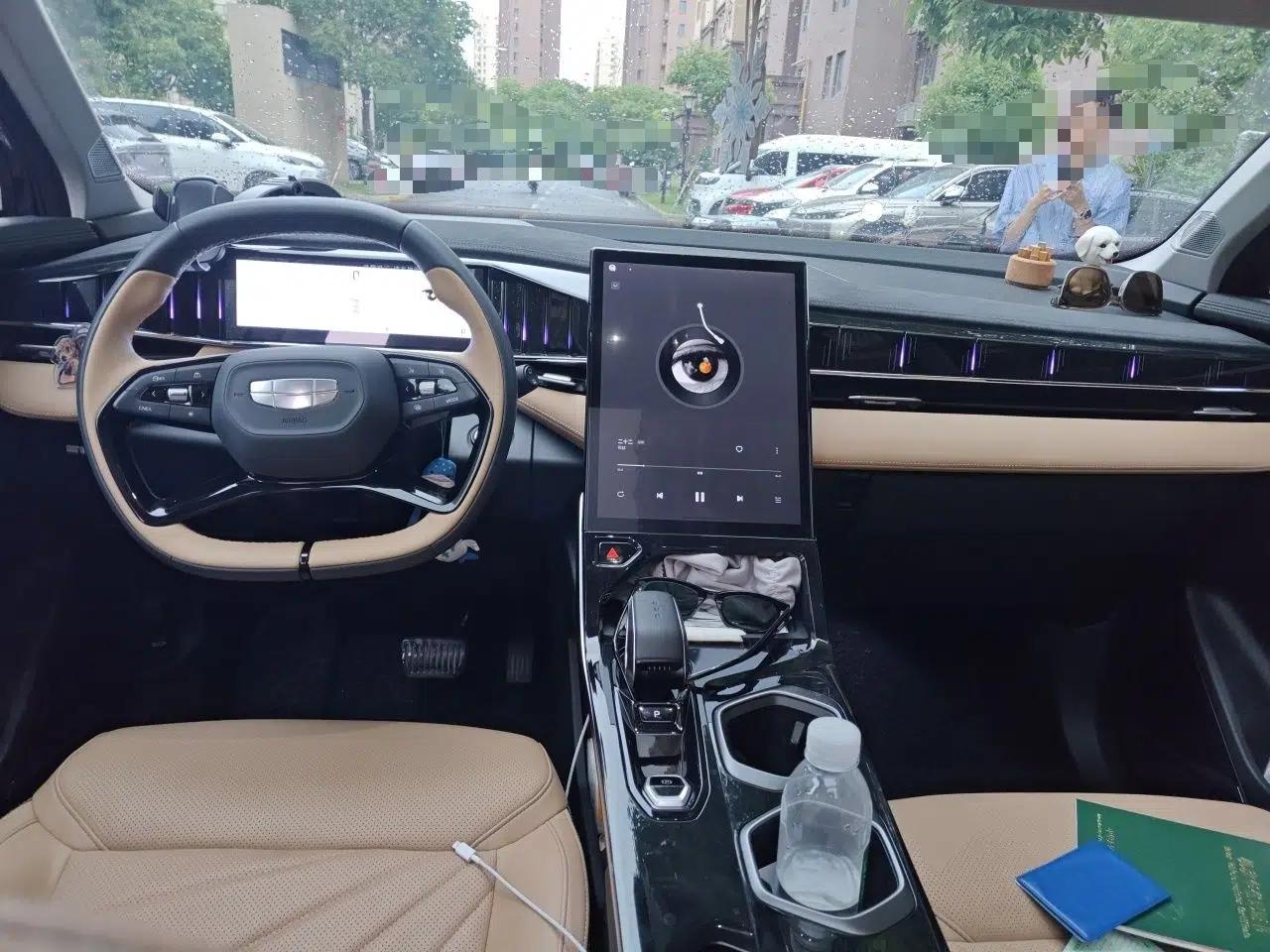 Geely Auto FX11 2023 1.5TD DCT Prestige Edition — миниатюра 9