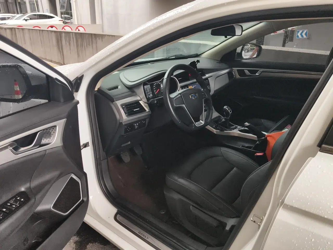 Geely Auto Emgrand GL 2017 1.8L Manual Elite Model — миниатюра 16