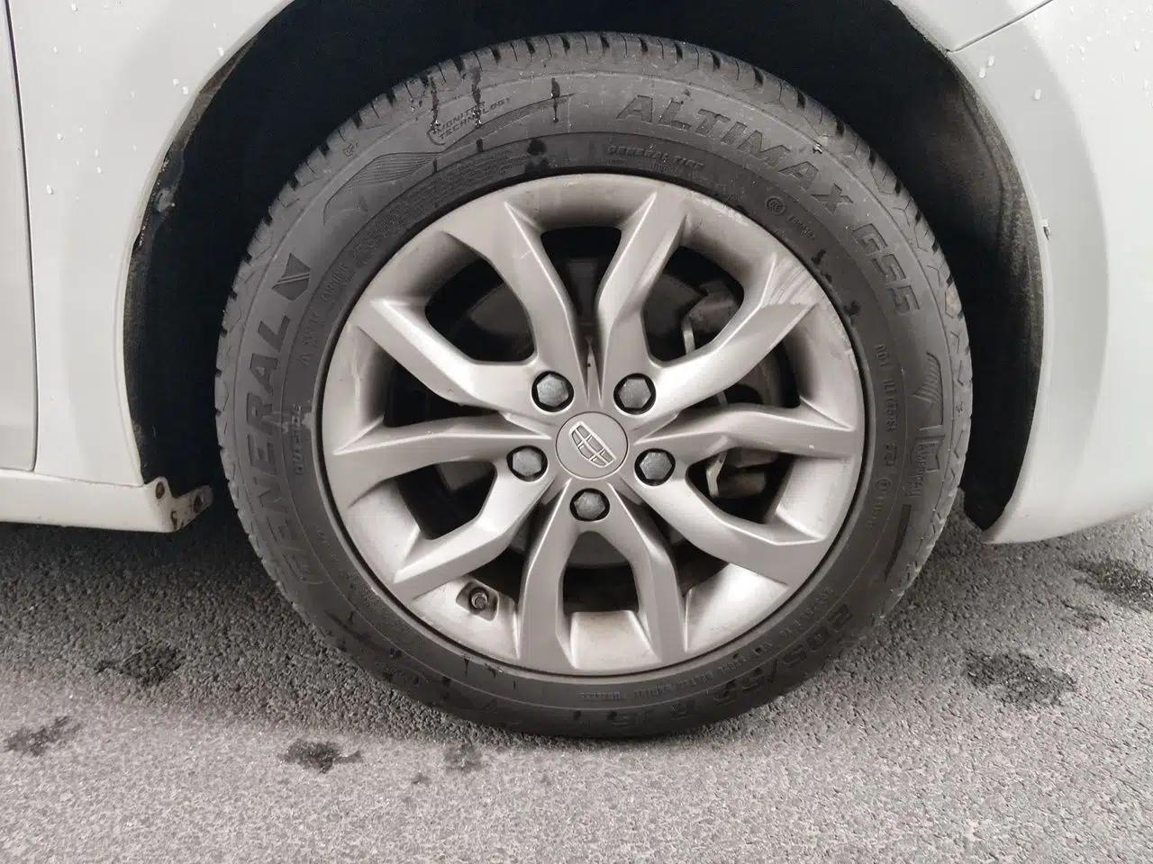 Geely Auto Emgrand GL 2017 1.8L Manual Elite Model — миниатюра 8