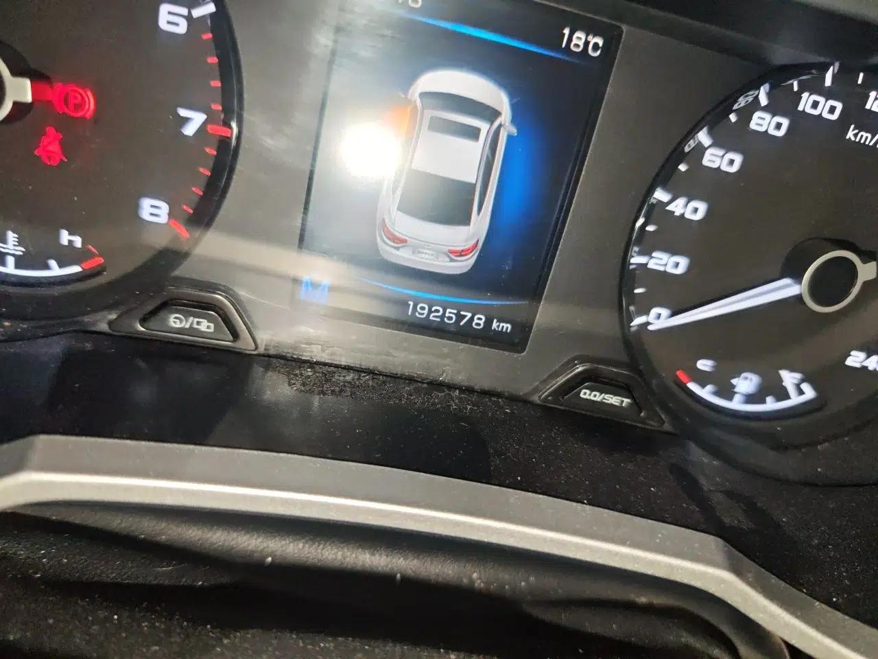 Geely Auto Emgrand GL 2018 1.8L Manual Elite Smart Connectivity Version — миниатюра 12