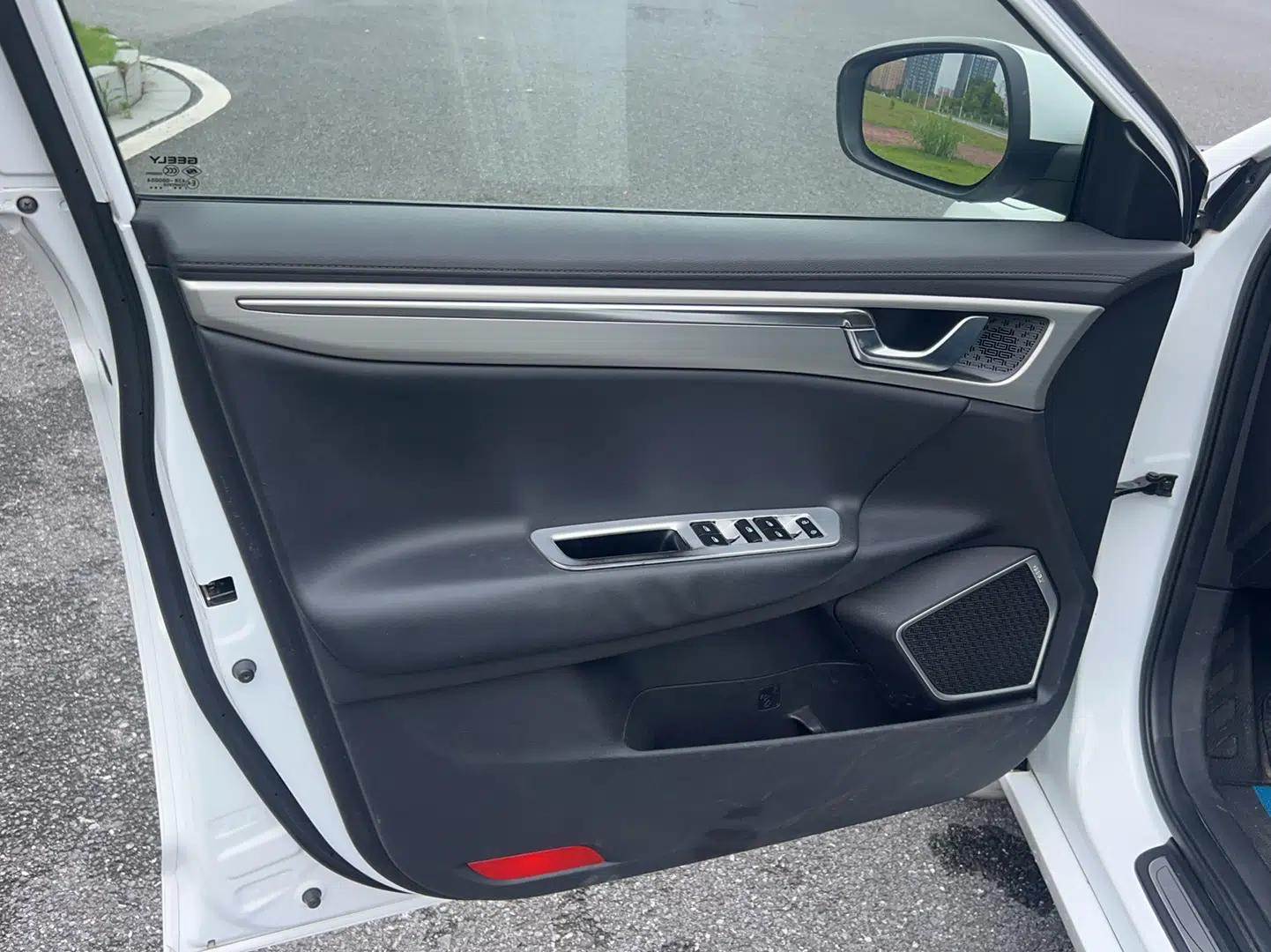 Geely Auto Emgrand GL 2017 1.3T DCT Elite Model — миниатюра 18