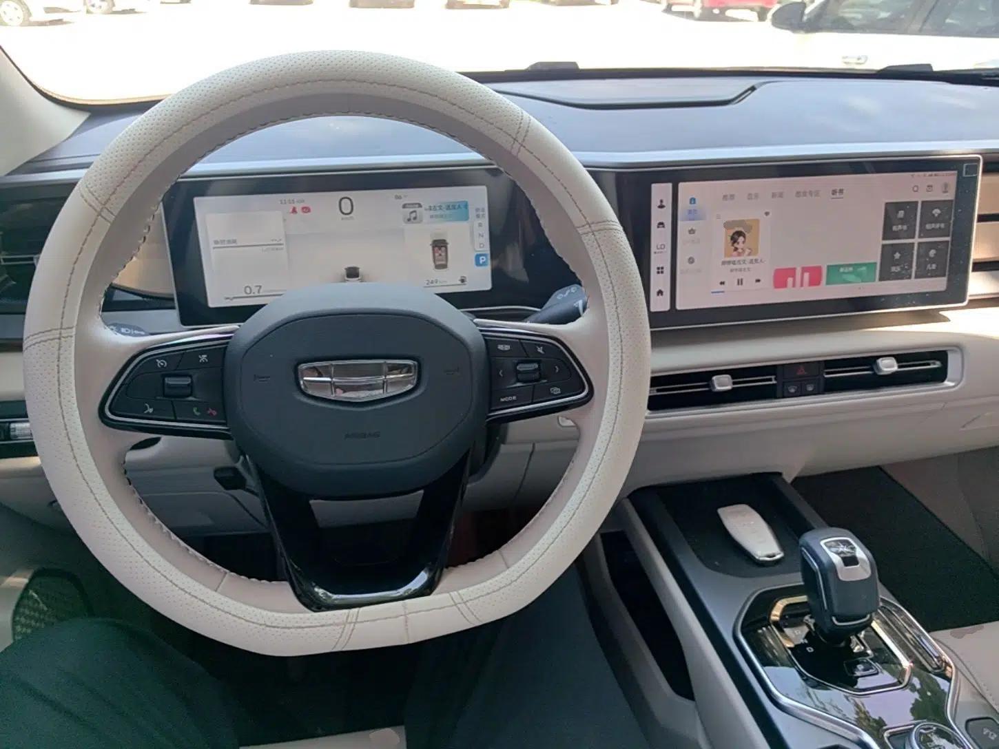 Geely Auto icon 2023 1.5TD Chocolate Smoothie Edition — миниатюра 12