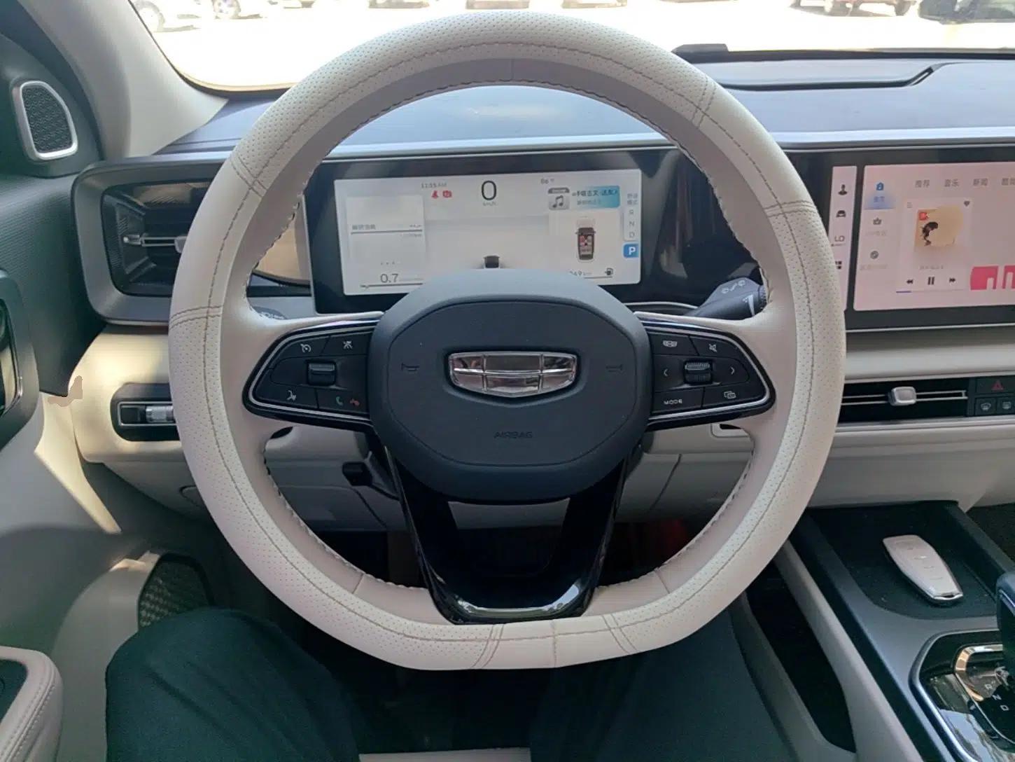 Geely Auto icon 2023 1.5TD Chocolate Smoothie Edition — миниатюра 13