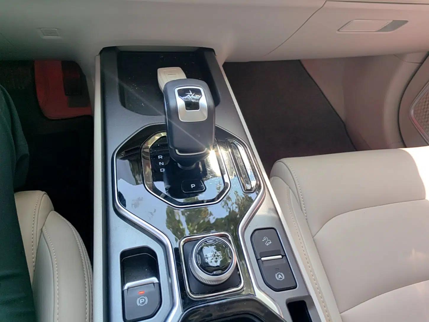 Geely Auto icon 2023 1.5TD Chocolate Smoothie Edition — миниатюра 16