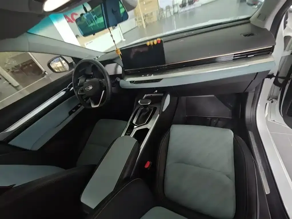 Geely Emgrand L 2022 1.4T CVT Supreme Edition — миниатюра 4