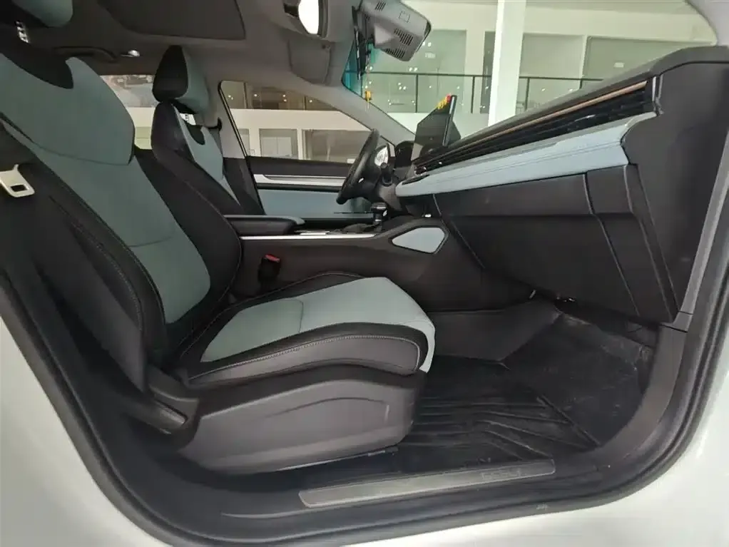Geely Emgrand L 2022 1.4T CVT Supreme Edition — миниатюра 5