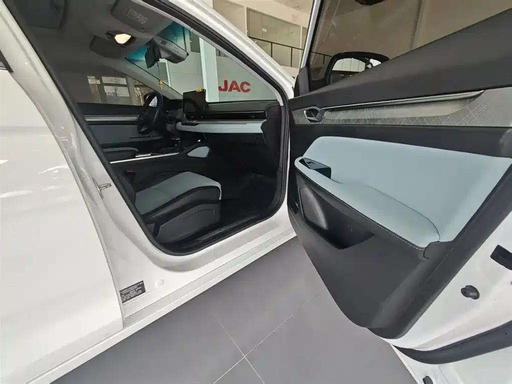 Geely Emgrand L 2022 1.4T CVT Supreme Edition — миниатюра 6
