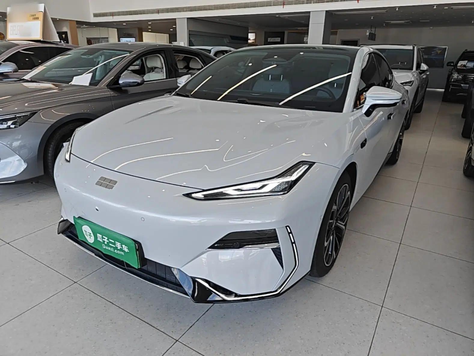 Geely Galaxy E8 2025 700 km Long-Range Intelligent Driving Version — миниатюра 1