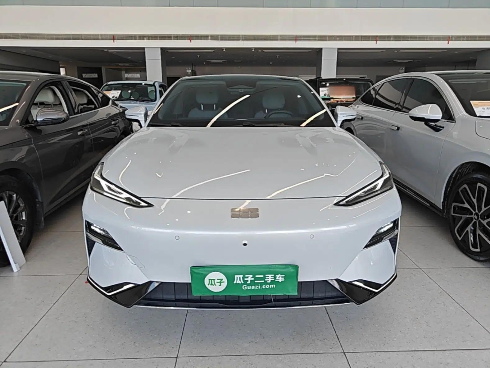 Geely Galaxy E8 2025 700 km Long-Range Intelligent Driving Version — миниатюра 2