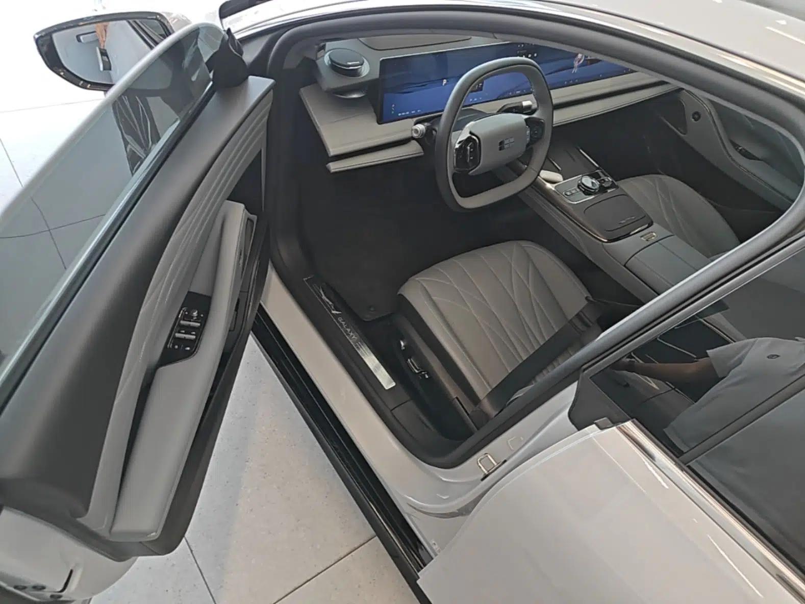 Geely Galaxy E8 2025 700 km Long-Range Intelligent Driving Version — миниатюра 18