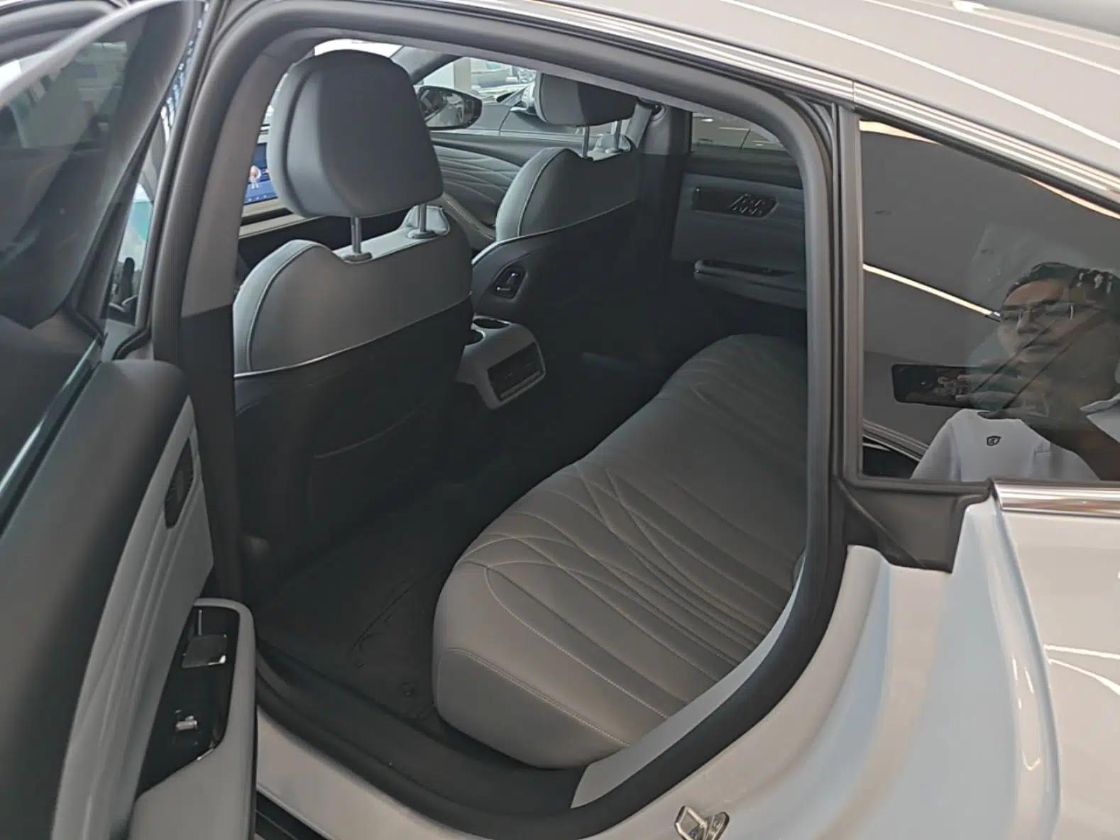 Geely Galaxy E8 2025 700 km Long-Range Intelligent Driving Version — миниатюра 20