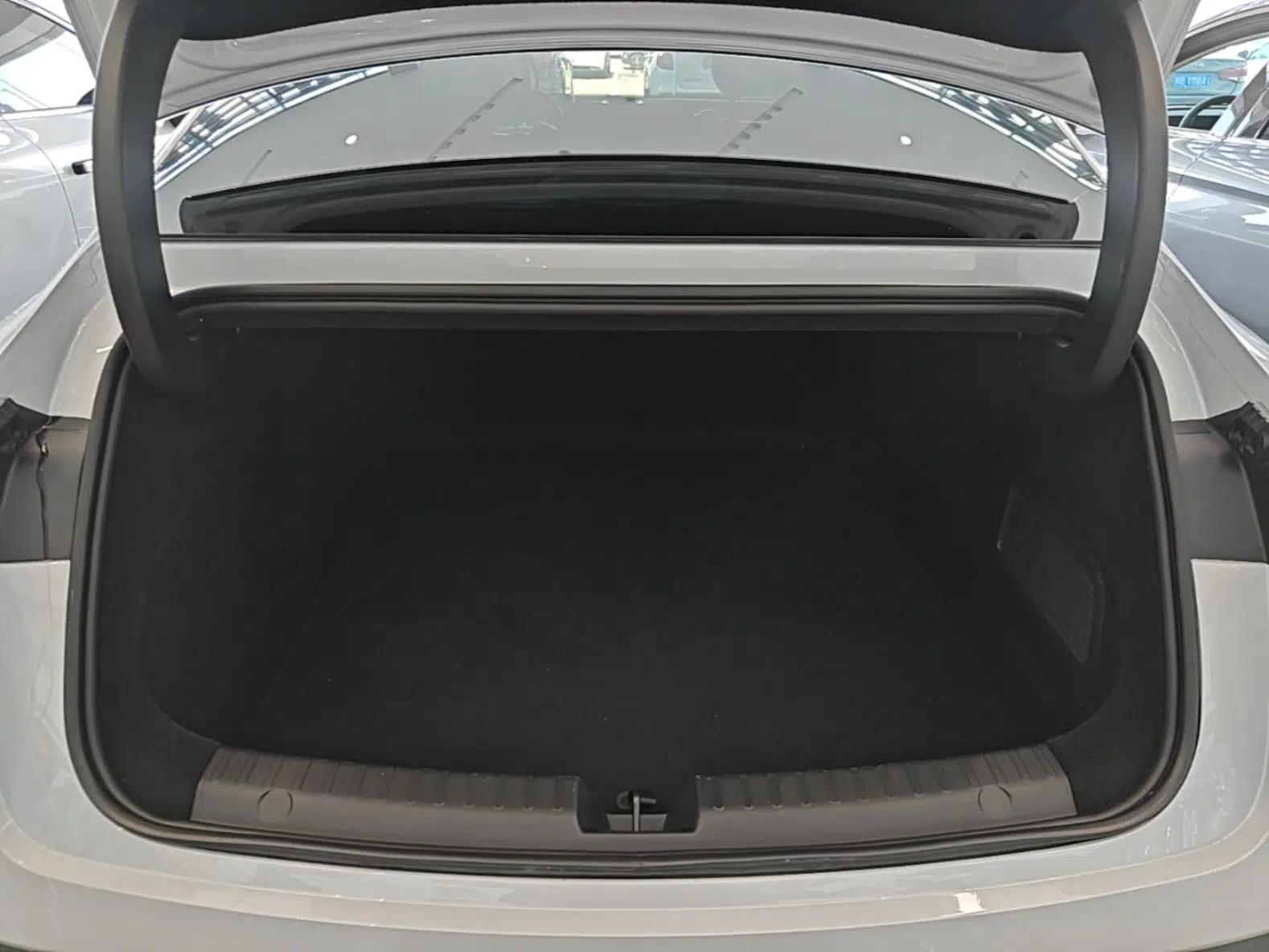 Geely Galaxy E8 2025 700 km Long-Range Intelligent Driving Version — миниатюра 22