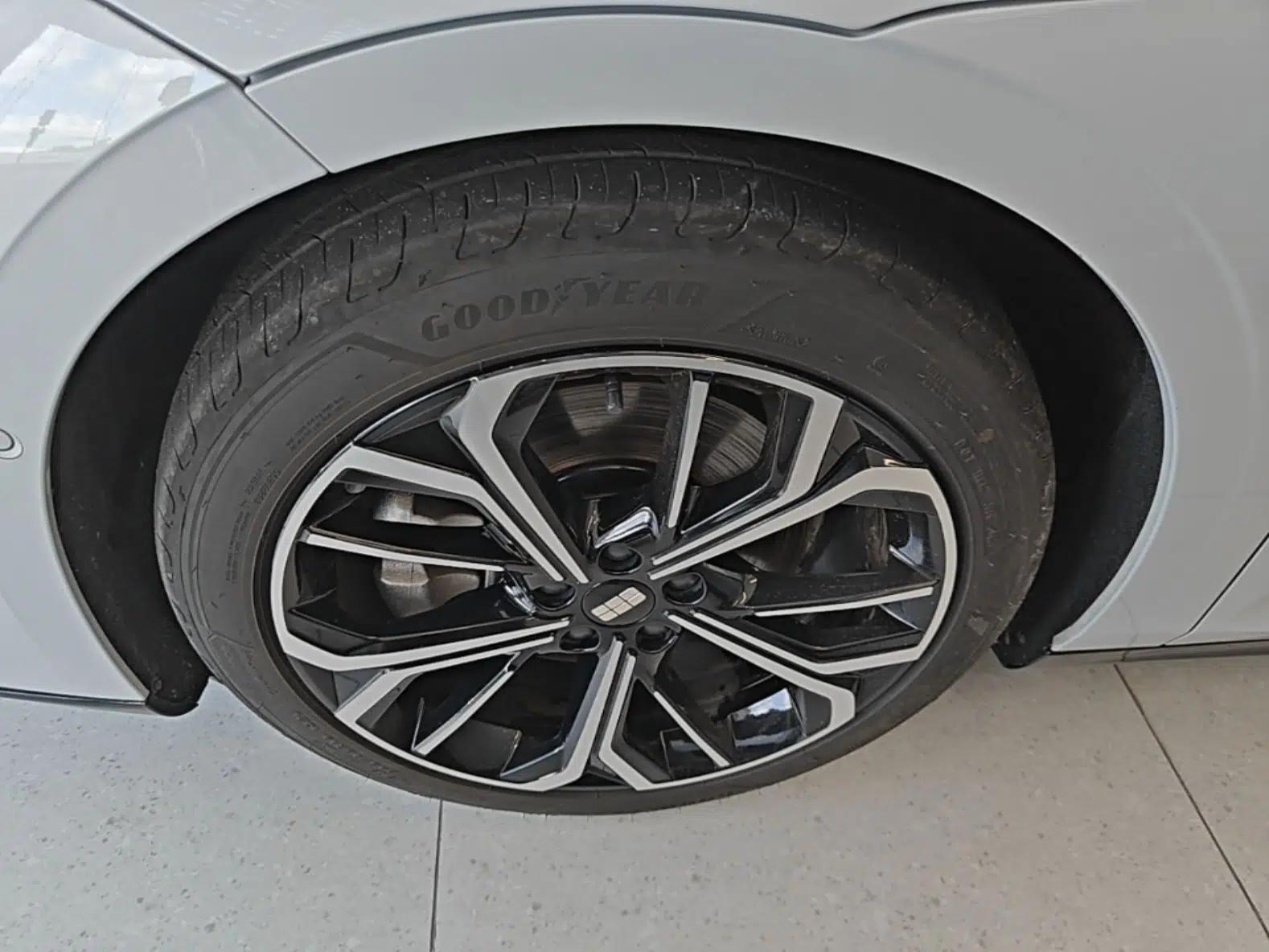 Geely Galaxy E8 2025 700 km Long-Range Intelligent Driving Version — миниатюра 10
