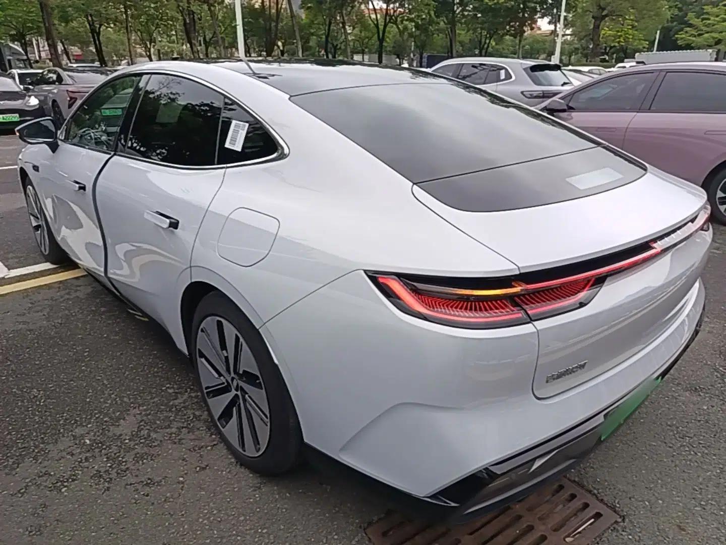 Geely Galaxy E8 2024 665 km Range Rear-Drive Starship Long-Range Version — миниатюра 4