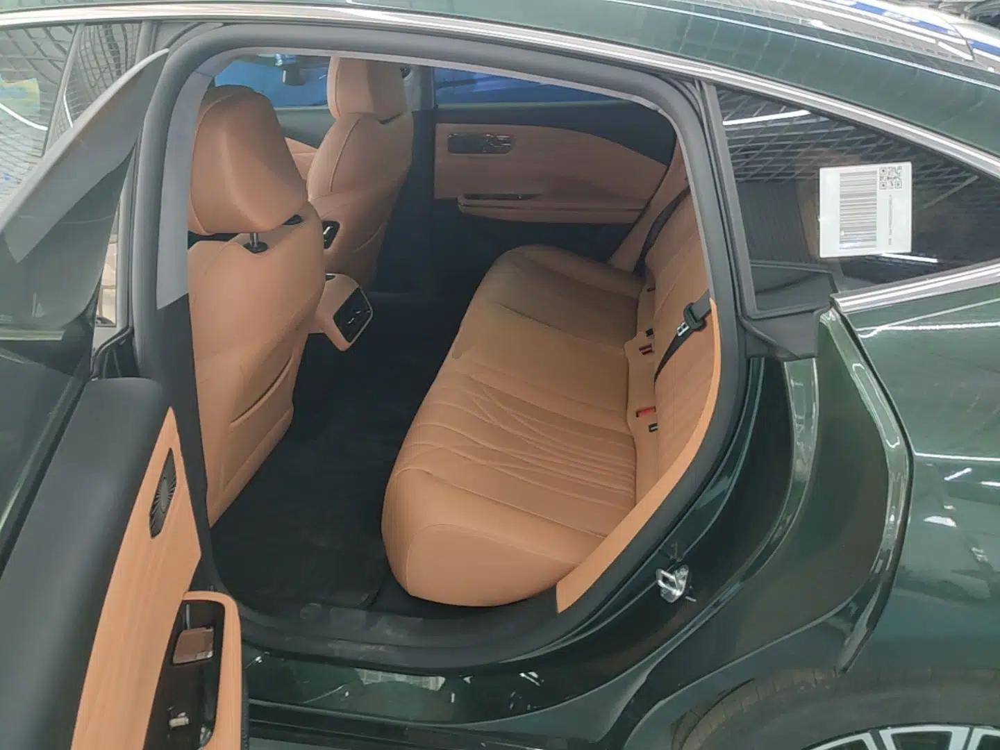 Geely Galaxy 8 2025 130km EM-P Starship Edition — миниатюра 25