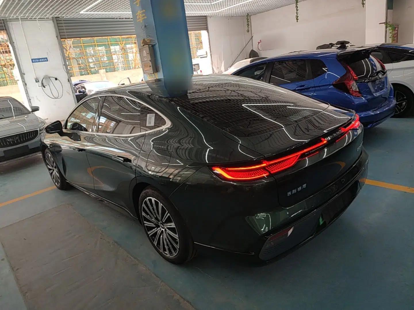 Geely Galaxy 8 2025 130km EM-P Starship Edition — миниатюра 4