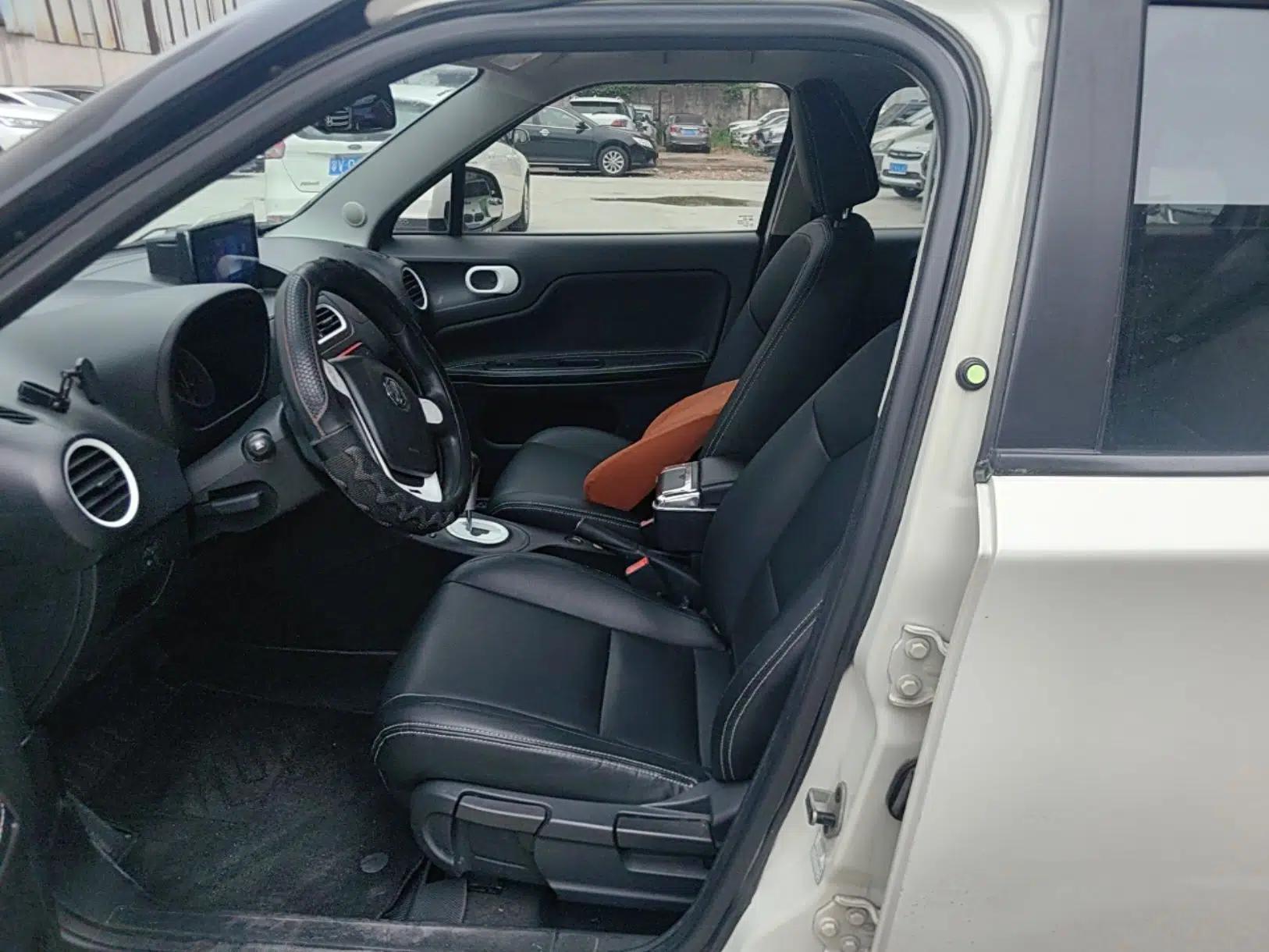 MG 3SW 2015 1.5L AMT Elite Model — миниатюра 22
