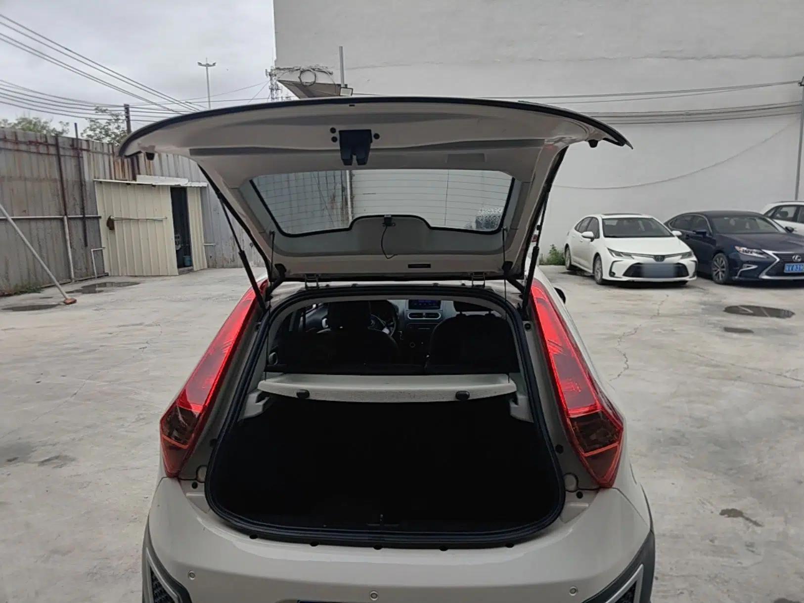 MG 3SW 2015 1.5L AMT Elite Model — миниатюра 27