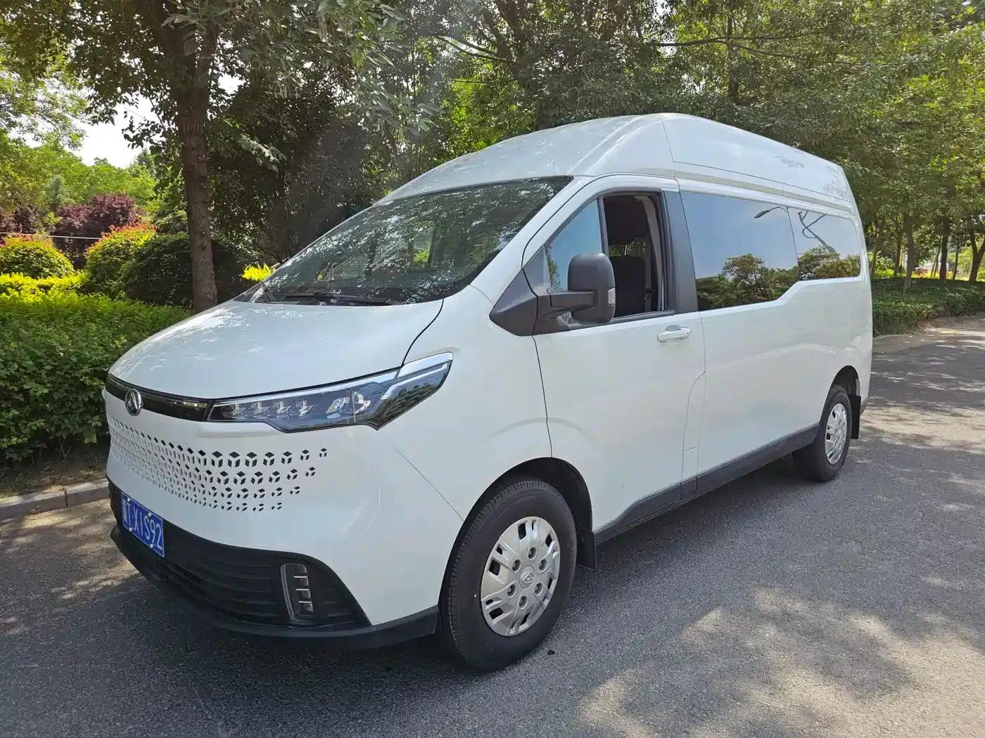 Xintu V70 2023 2.0T Elite Edition Automatic Long Wheelbase Mid-Roof 6/7 Seats — миниатюра 1