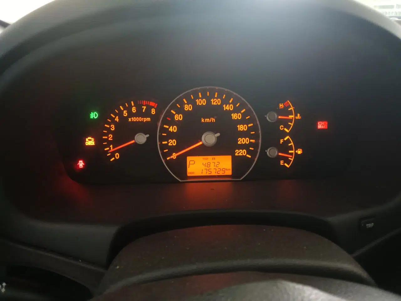 Kia Carens 2011 2.0L 7-Seater Automatic Standard Edition — миниатюра 11